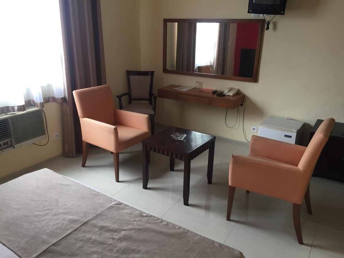 White Palace Hotel Antananarywa Zewnętrze zdjęcie
